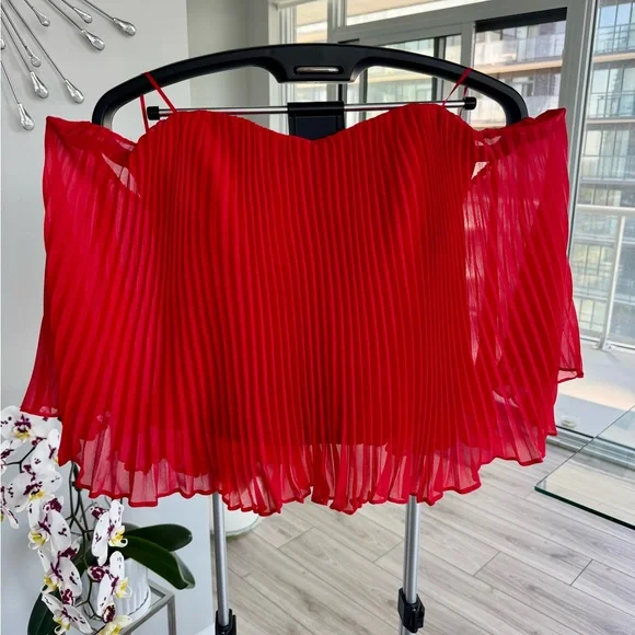 GUESS Red Pleated Off-Shoulder Top - Picture 4 of 10